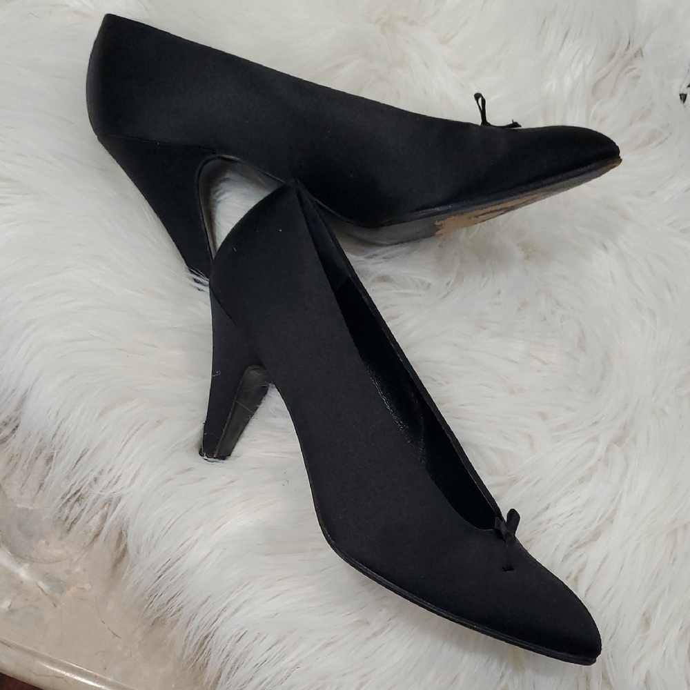 Fendi Black Satin Feel Kitten Heel with Pointed Toe Size 7.5 - Picture 8 of 15
